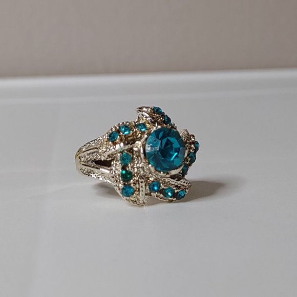 Size 7 Gold Tone Ring With Greenish Blue Plastic Stones - Picture 5 of 9